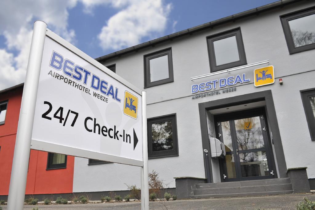 Best Deal Airporthotel Weeze Exterior photo